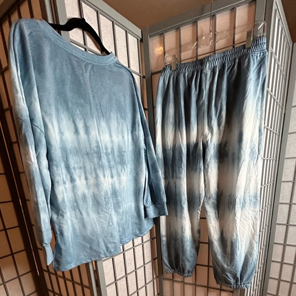 NWT Hayden Blue Tie-Dye Jogger Sweatshirt Set - Picture 2 of 8